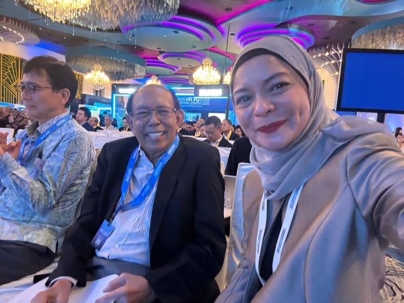 A sentimental moment. One of my late father’s good friend. Tan Sri Musa Hitam